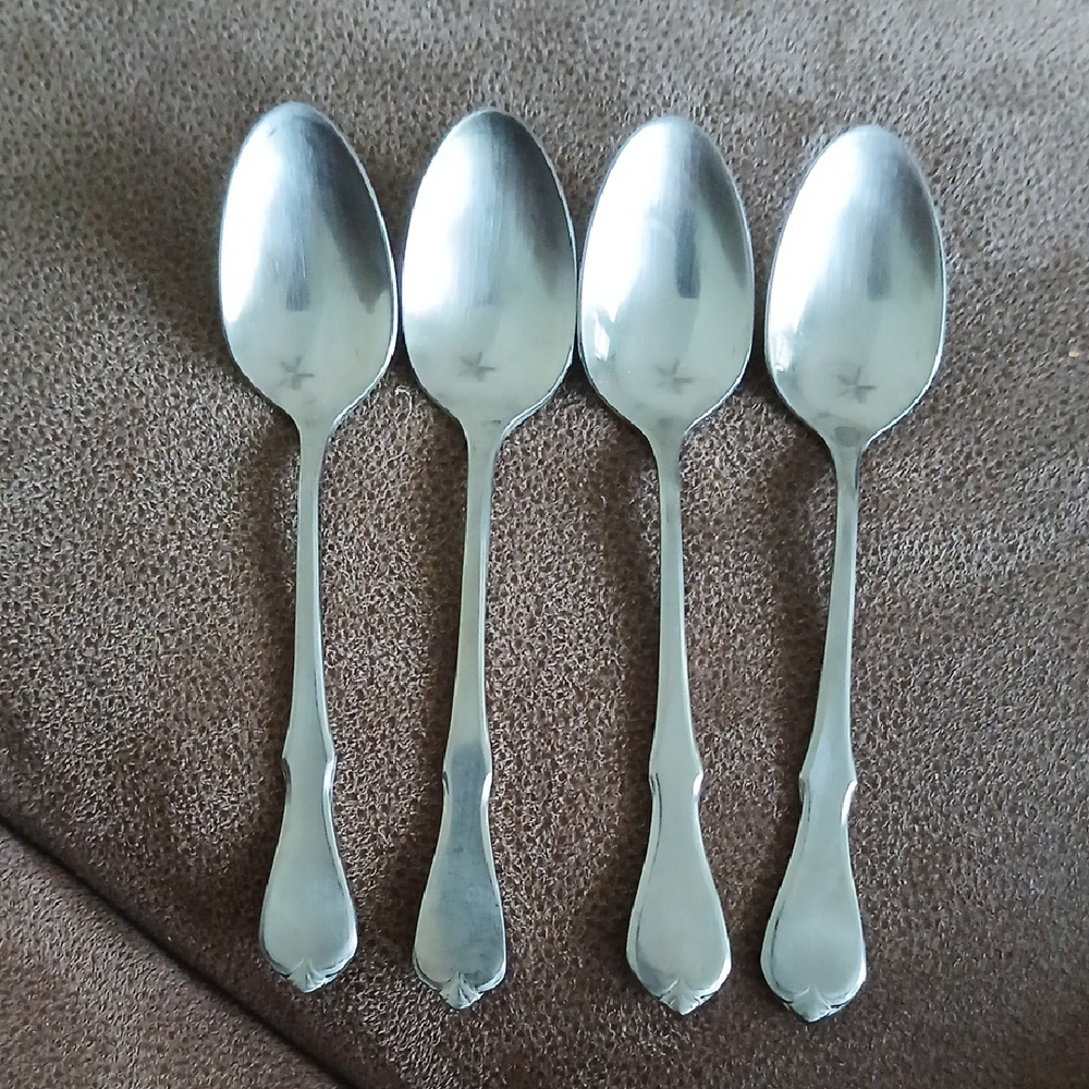 WM. A. Rogers Premier Stainless Oneida Ltd VINTAGE Tiny Tea Baby Spoons Set of 4